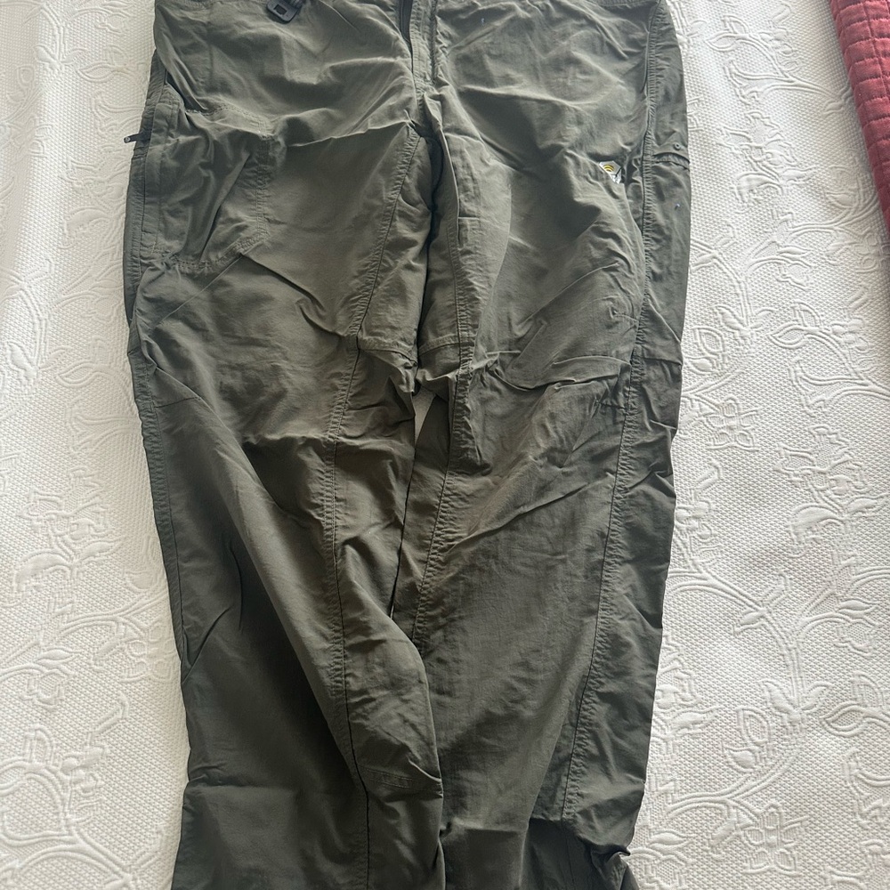 Mountain Hardwear Green Cargo Pants Lightweight Outdoor